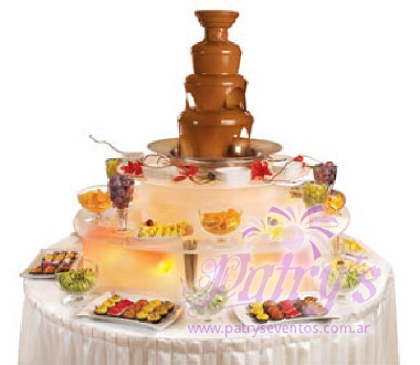 Cascada de chocolate y chocolates personalizados